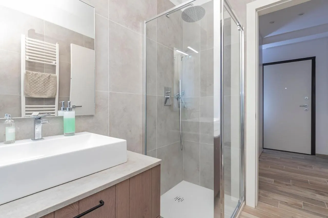 Suite Campania - Ristrutturato Nuovo Vicino M4 Milan 0*,  Italy